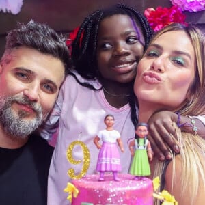 Títi, filha de Giovanna Ewbank e Bruno Gagliasso, comemorou seus 9 anos de idade com uma festa temática