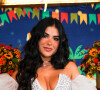 Ex-BBB Munik Nunes usou vestido da marca Kaoli e joias Marisa Clermann