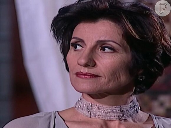 Na novela 'Porto dos Milagres' (2001), Adma (Cássia Kis) matava por envenenamento