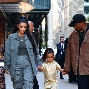 Kim Kardashian e Kanye West se devorciaram oficialmente em março deste ano