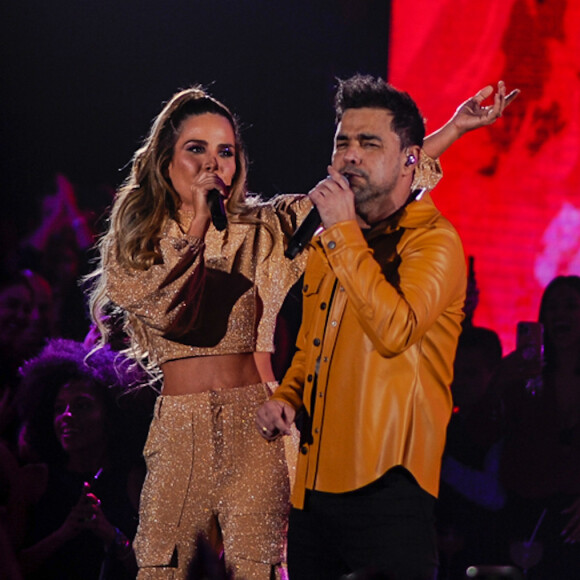 Zezé Di Camargo cantou com a filha mais velha, Wanessa Camargo, ao gravar show em casa de shows em São Paulo