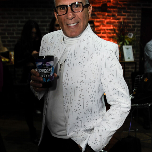 Zezé Di Camargo foi prestigiado por Eri Johnson