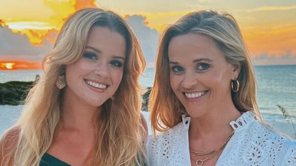 'Gêmeas!'. Reese Witherspoon e a filha, Ava, chamam atenção por semelhança em foto