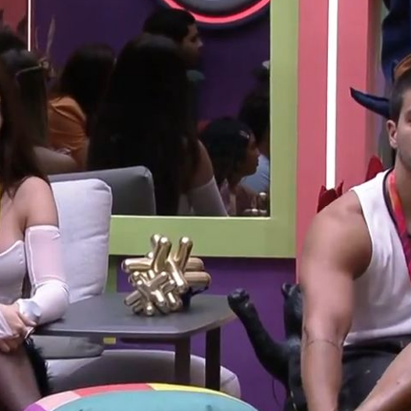 Arthur Aguiar sobre Jade Picon: 'Ela está trabalhando, não está roubando, matando, não está fazendo nada de errado'