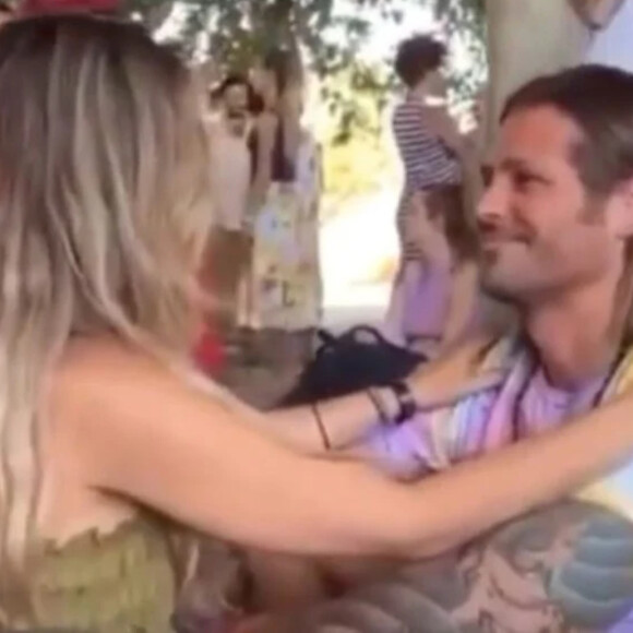Em outra aparição, Dado Dolabella e Wanessa Camargo estavam em um retiro espiritual pela 'cura do planeta'
