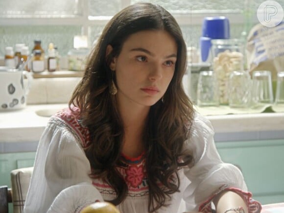 Sandra (Isis Valverde) resolve se mudar para a mansão de sua família biológica, em 'Boogie Oogie'