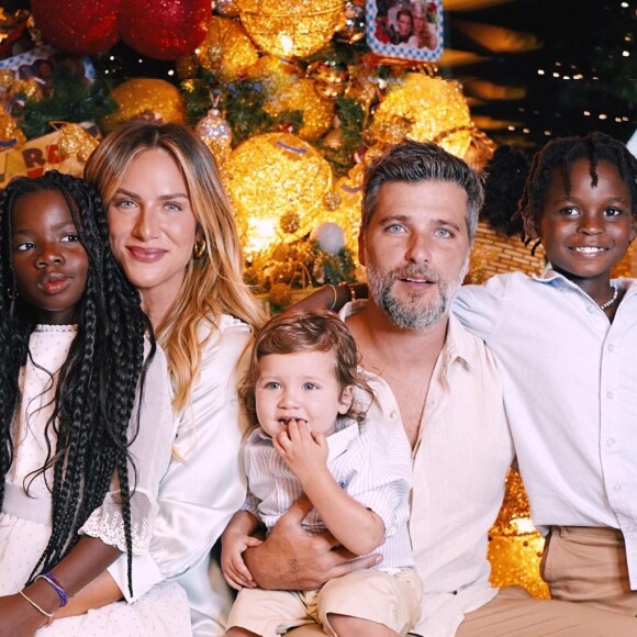 Giovanna Ewbank tentou embarcar com os três filhos para Portugal