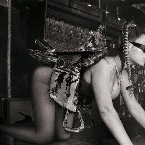 Capa do álbum de Beyoncé traz duas referências: a primeira delas seria a representação renascentista da Lady Godiva