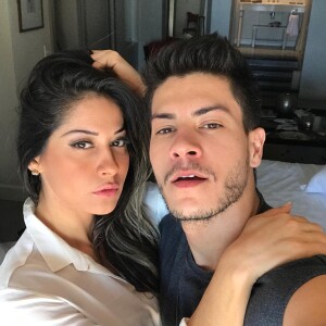 Maíra Cardi e Arthur Aguiar voltaram quinze dias antes do ator ser confinado para o 'BBB22'