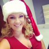 Ana Hickmann se vestiu de Mamãe Noel em dezembro de 2013 para levar presentes para 120 crianças carentes. A foto foi compartilhada no Instagram da apresentadora do 'Programa da Tarde'
