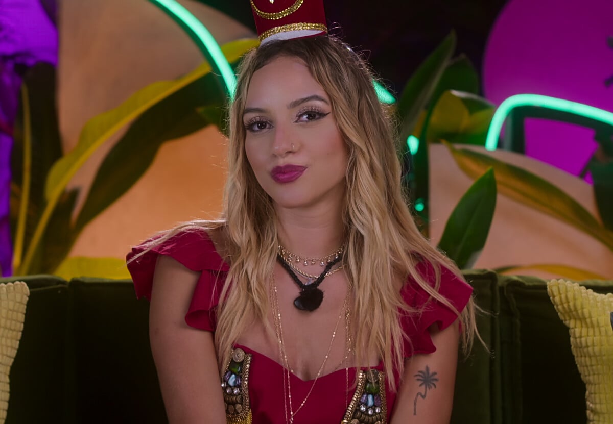 Foto: Brincando Com Fogo Brasil: Sandri Oliveira tem 21 anos, é modelo e  adora surfar. Gosta de ser divertida e acredita que só o relacionamento  monogâmico funciona - Purepeople