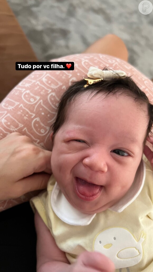 Karoline Lima mostrou uma nova foto da filha com Éder Militão