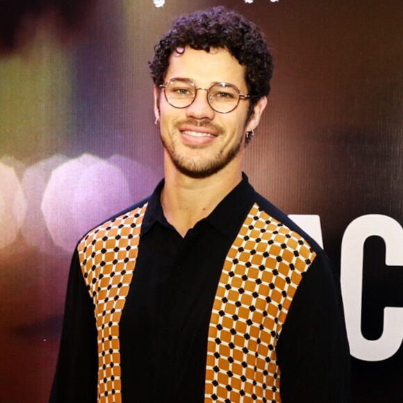 José Loreto lançou um trabalho com a ex-mulher, Débora Nascimento