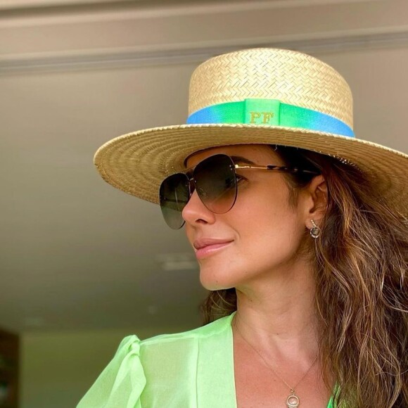 Paula Fernandes classificou como 'fake news' a informação de que ela teria exigido uma cama de casal em seu camarim