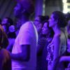 Da plateia, Andreia Horta, de 'Império', se diverte em show no Rio de Janeiro