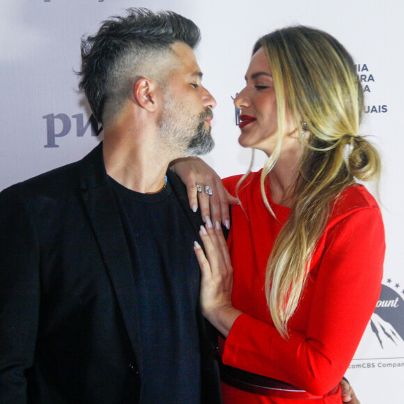 Bruno Gagliasso e Giovanna Ewbank comentam indicação do ator em prêmio