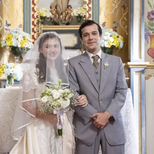 Olívia e Tenório se casam após Vaticano liberar o ex-padre, na última semana da novela 'Além da Ilusão'
