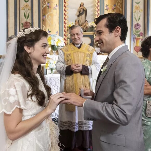Casamento de Olívia e Tenório é prestigiado pela mãe do ex-padre, Lisiê, na última semana da novela 'Além da Ilusão'