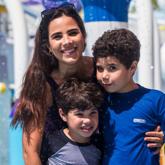 Wanessa posa com João Marcus e João Francisco, filhos de Marcus Buaiz