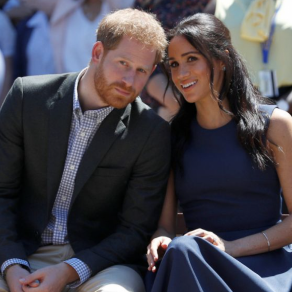 Em comunicado oficial no início de 2020, Meghan e Harry abriram mão da condição de "membro sênior" e se afastaram do seus deveres com a realeza
 