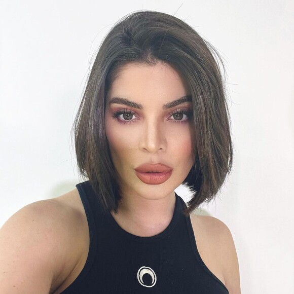 De acordo com Gkay, a cirurgia para colocar silicone foi feita no impulso e hoje até se arrepende