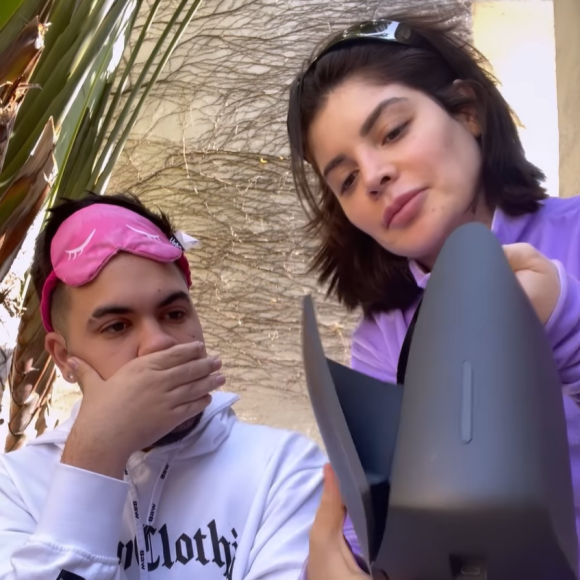 O momento foi compartilhado nas redes sociais de Gkay com mais de 20 milhões de seguidores