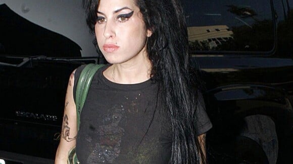 Pais de Amy Winehouse resolvem se mudar para apartamento onde vivia a cantora