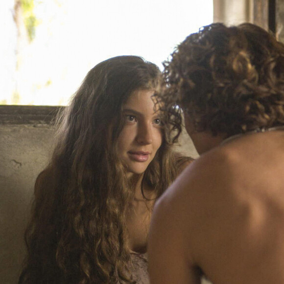 Juma revela a Jove que já sabe sobre Miriam, na novela 'Pantanal': 'Eu sei da moça... A moça que o Véio viu mais ocê... Lá nas ôtra terra do seu pai'