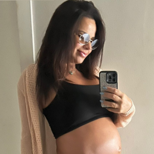 Viviane Araujo grávida de 9 meses