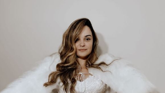 Vestido de noiva para casamento no Inverno: descubra as tendências de moda em alta para um look autêntico!