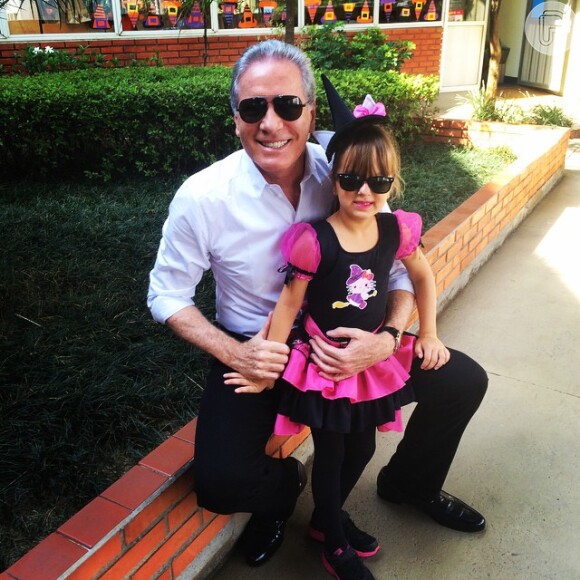 Roberto Justus e a filha caçula, Rafaella Justus, posam para foto postada em rede social
