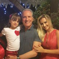 Em família, Roberto Justus entra no clima de Natal e posta foto em rede social