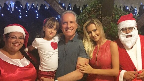 Em família, Roberto Justus entra no clima de Natal e posta foto em rede social