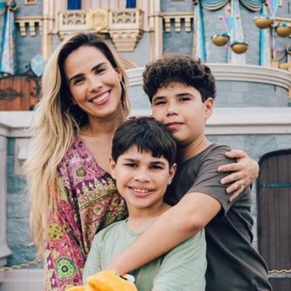 Wanessa faz primeira viagem com os filhos após separação