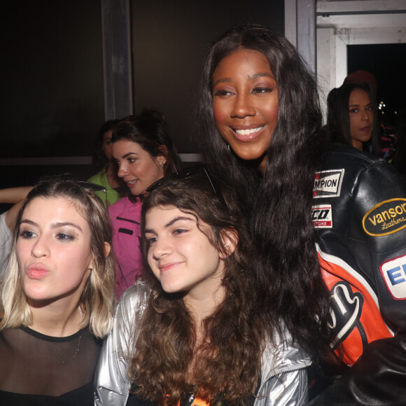 Rock in Rio: Camila de Lucas aposta em jaqueta de couro com detalhes