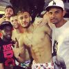 Neymar recebe amigos em sua casa após chegada ao Brasil para festas de fim de ano