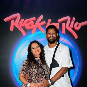 No fim da gravidez, Viviane Araujo foi com Guilherme Militão ao Rock in Rio