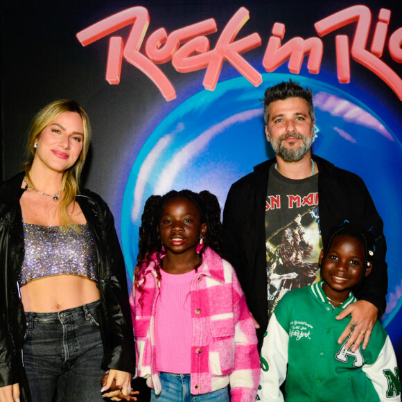 Bruno Gagliasso usou camiseta de banda e jaqueta preta no Rock in Rio