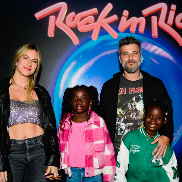 Giovanna Ewbank e Bruno Gagliasso prestigiaram última noite do Rock in Rio ao lado dos filhos mais velhos