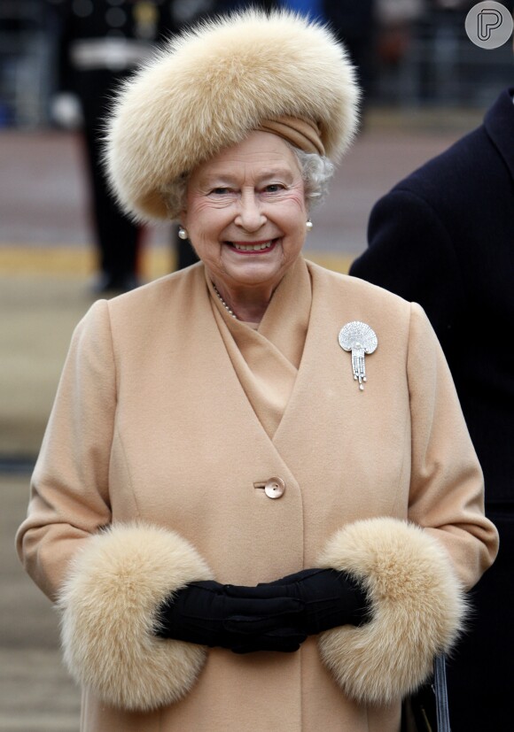 Rainha Elizabeth II fazia meia para seus cães como presente de natal