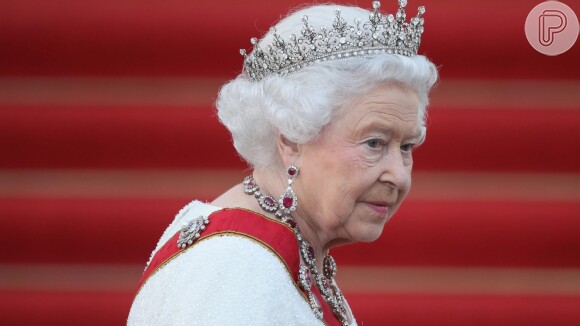 Elizabeth II será enterrada com joias com valor emocional para ela