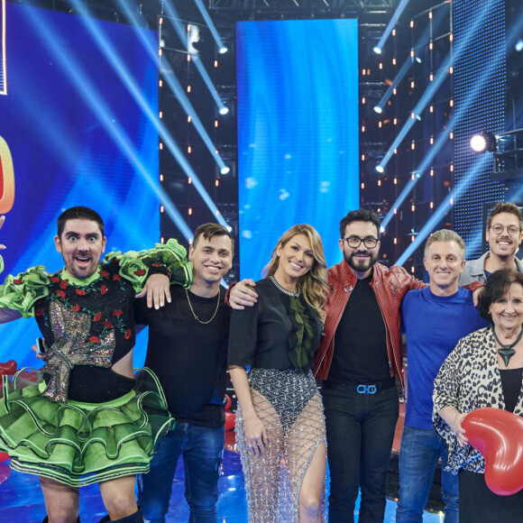 Lívia Andrade foi contratada para o elenco do 'Domingão com Huck'