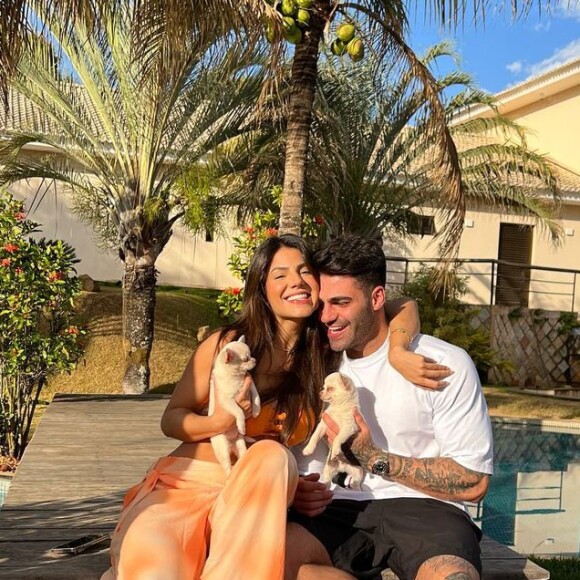 Hariany Almeida foi surpreendida com uma aliança e um recado de DJ Netto