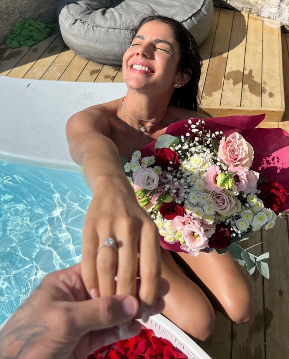 Hariany Almeida foi pedida em casamento na Grécia e mostrou anel de noivado