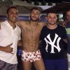 Neymar está no Brasil curtindo pequenas férias ao lado da família e amigos