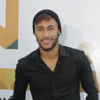 Neymar quer curtir vida de solteiro e não vai assumir namoro, afirma jornal