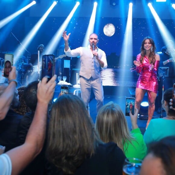Diogo Nogueira se apresentou em um evento privado em São Paulo que também contou com a participação de Paolla Oliveira