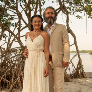 No fim da novela 'Pantanal' tem casamento de Filó (Dira Paes) e José Leôncio (Marcos Palmeira)