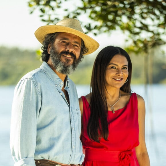 No fim da novela 'Pantanal', Filó (Dira Paes) fica viúva após a morte de José Leôncio (Marcos Palmeira)