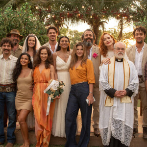No fim da novela 'Pantanal', José Leôncio (Marcos Palmeira) se casa com Filó (Dira Paes) em cerimônia tripla na sua fazenda